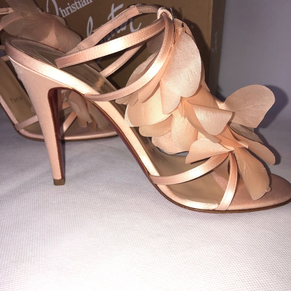 Christian Louboutin Soft Pink Sandal - Picture 4 of 13